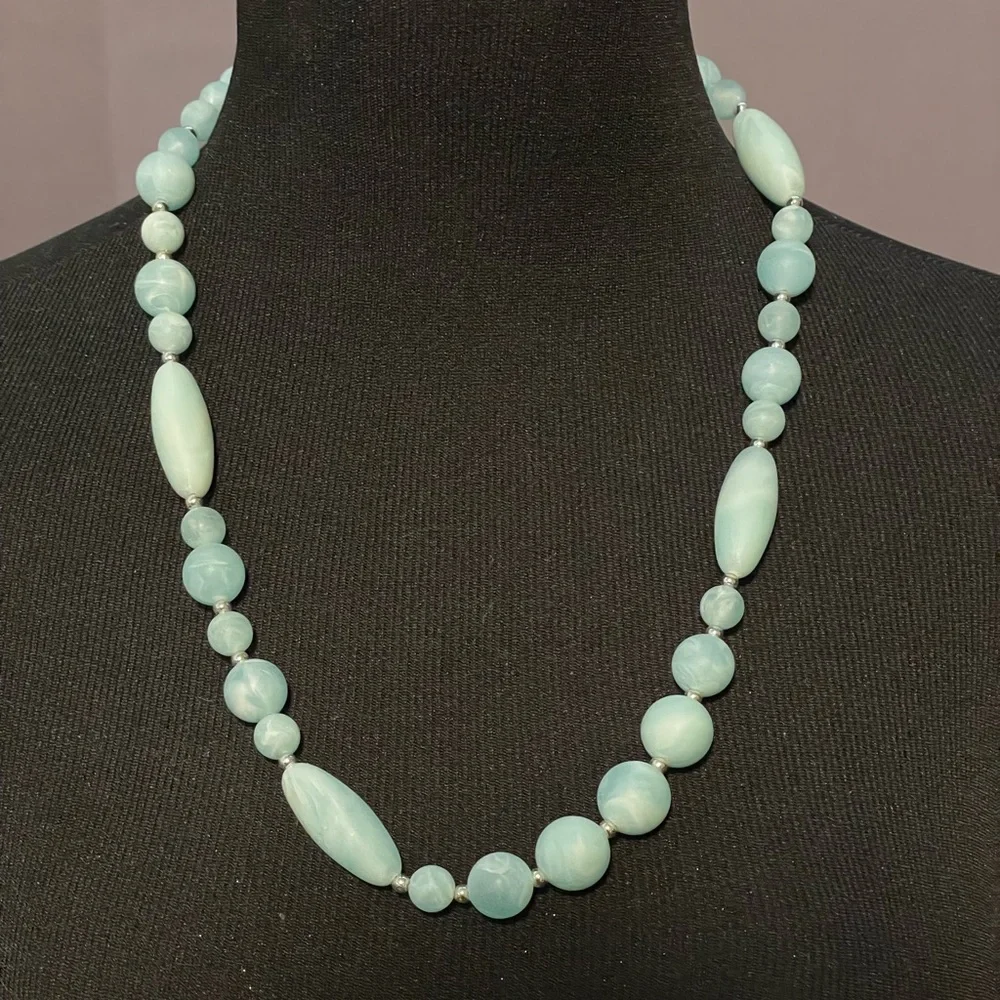 ✨HP!✨⏰ NWT Urban Renewal Beaded Vintage Necklace in Marbled Blue - Picture 3 of 5